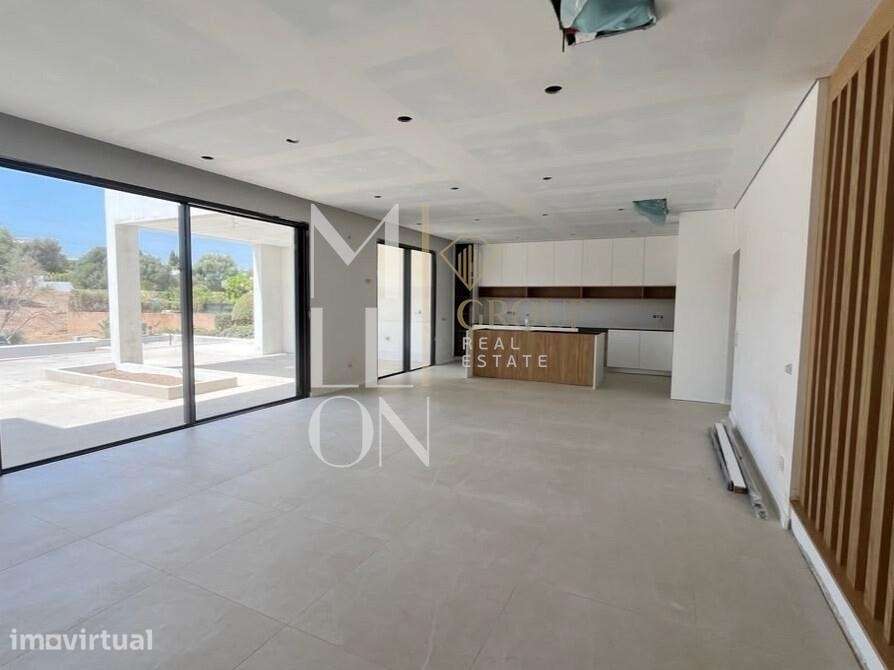 Moradia de Luxo no Clube Albufeira — Design, Conforto e Tecnologia - Grande imagem: 3/13