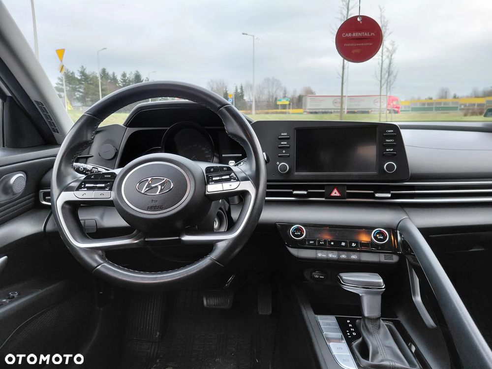 Hyundai Elantra - 10