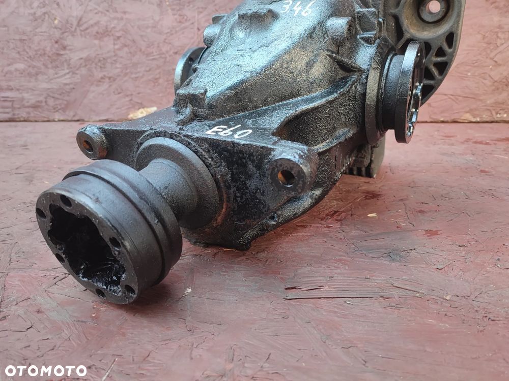 BMW E60 / E61 ORYGINALNY DYFERENCJAŁ TYŁ / DYFER / PRZEKŁADNIA TYŁ DUŻA GŁOWA O PRZEŁOŻENIU 3.46 POD SKRZYNIĘ AUTOMAT I SILNIK M54B30 O NR.  33 10 7 516 882 OEM SPRAWNY W 100% - 5