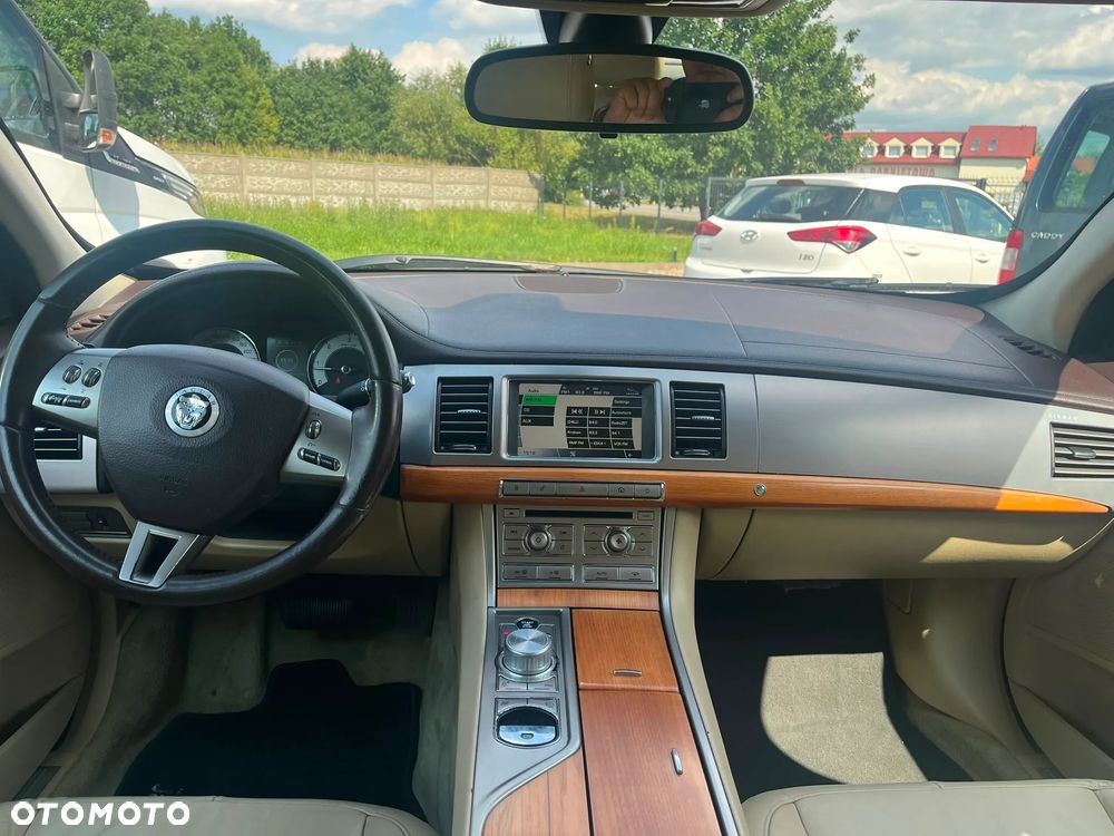 Jaguar XF 3.0 V6 D Luxury - 7