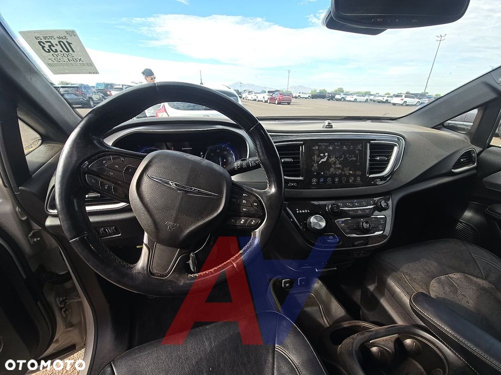 Chrysler Pacifica - 8