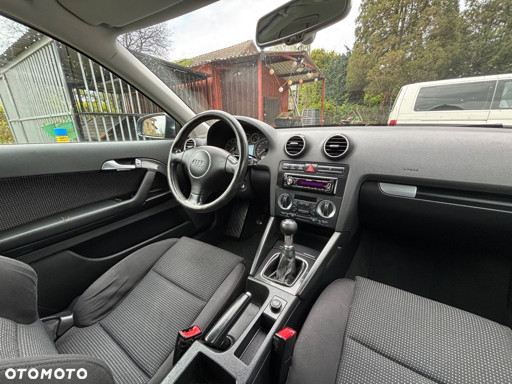 Audi A3 3-drzwiowe 1.6 Ambition - 9