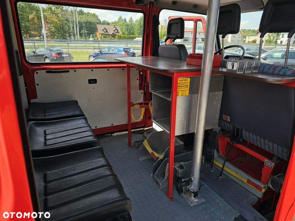 Mercedes-Benz 310 - 22
