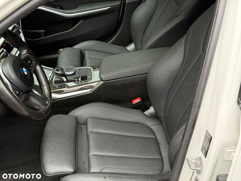 BMW Seria 3 330i xDrive M Sport - 16