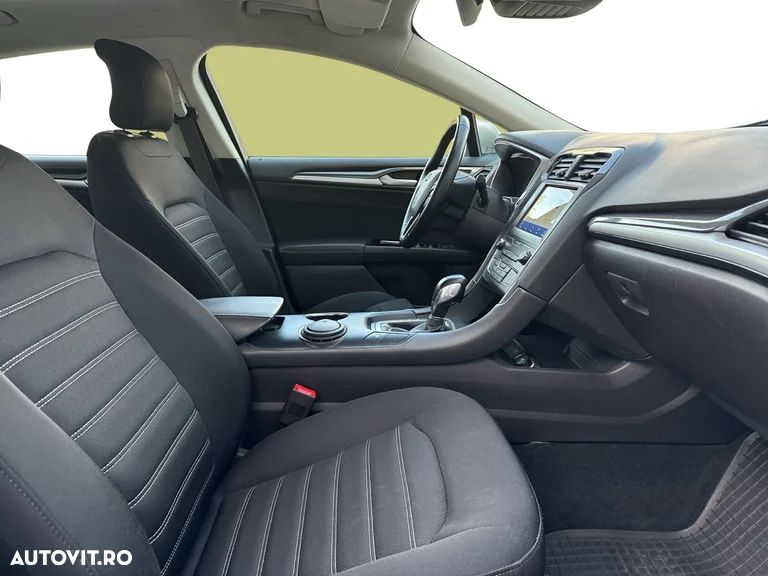 Ford Mondeo 2.0 HEV Trend - 12