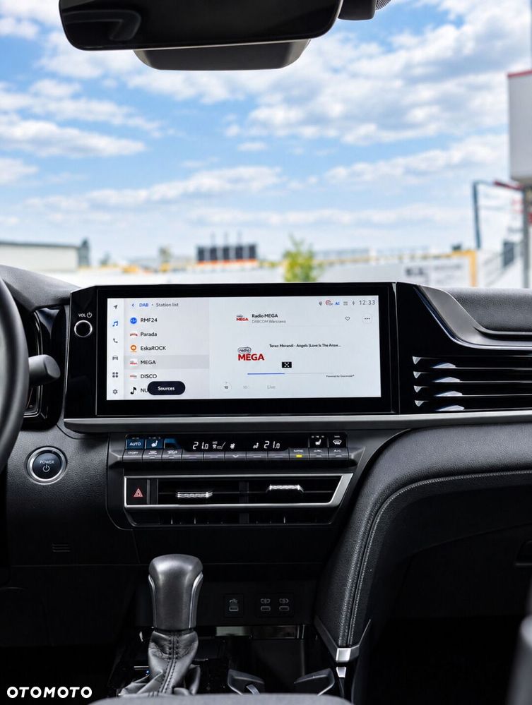 Toyota Camry - 24