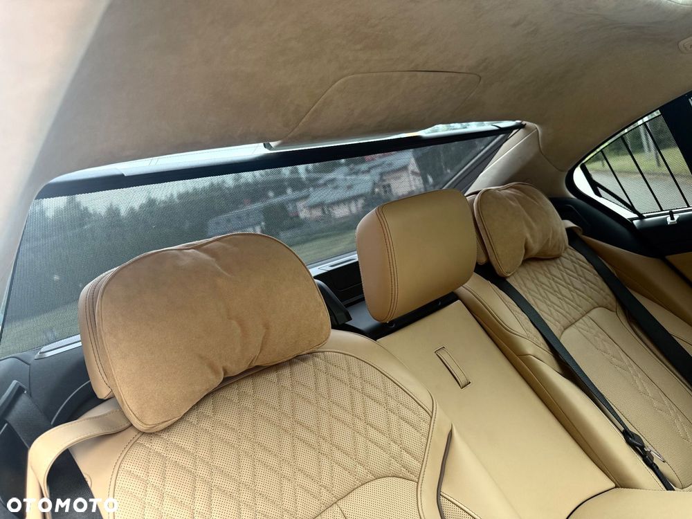 BMW Seria 7 750i xDrive sport - 22