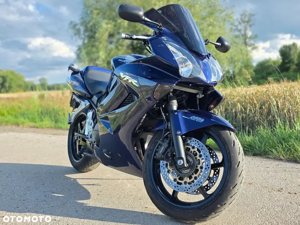 Honda VFR - 2