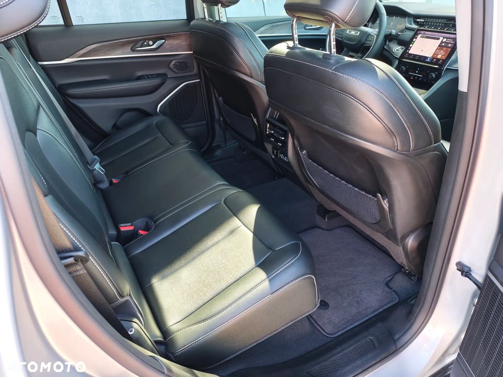 Jeep Grand Cherokee - 14