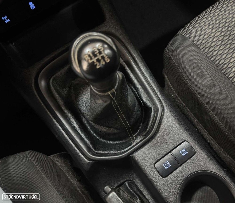 Toyota Hilux 2.4 D-4D 4WD CD CH - 13