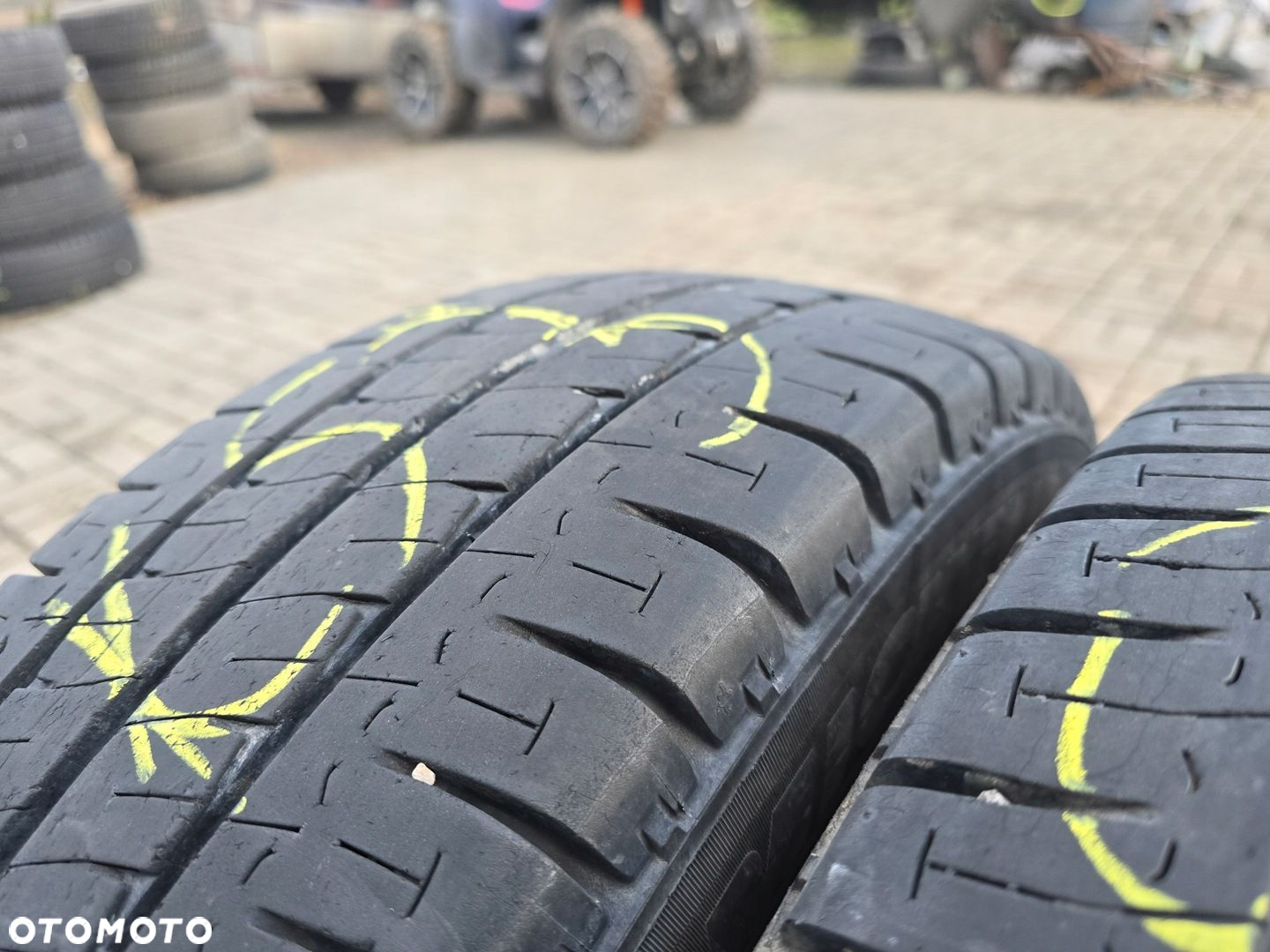 MICHELIN AGILIS 195/70R15C 104/102R 8mm 4X 18R - 2