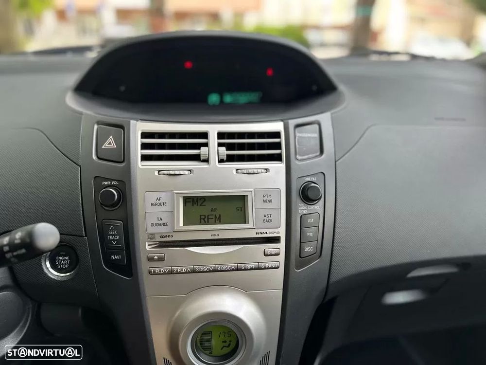 Toyota Yaris 1.0 VVT-i Sol AC+VSC - 26