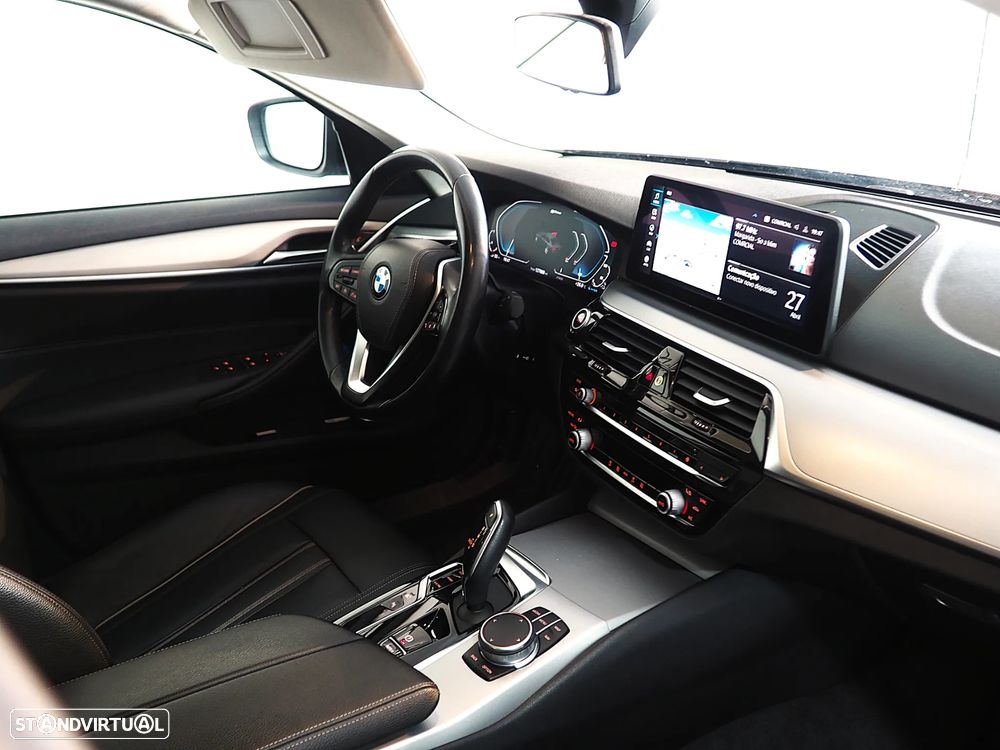BMW 530 e Line Luxury - 23