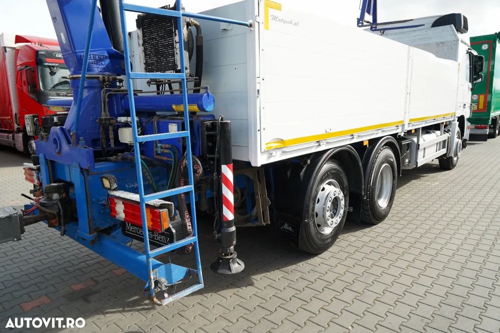 Mercedes-Benz / ACTROS 2548 / 6x2 / Combinație platformă rabatabilă - 6,5 m / Axă liftantă / + HDS FASSI / Rază de acțiune: 10,85 m / FIFTH FIFTH FIRST REAR / ROTATOR / FURCĂ PENTRU PALEȚI / Remorcă 6,5 m / SAF / - 15