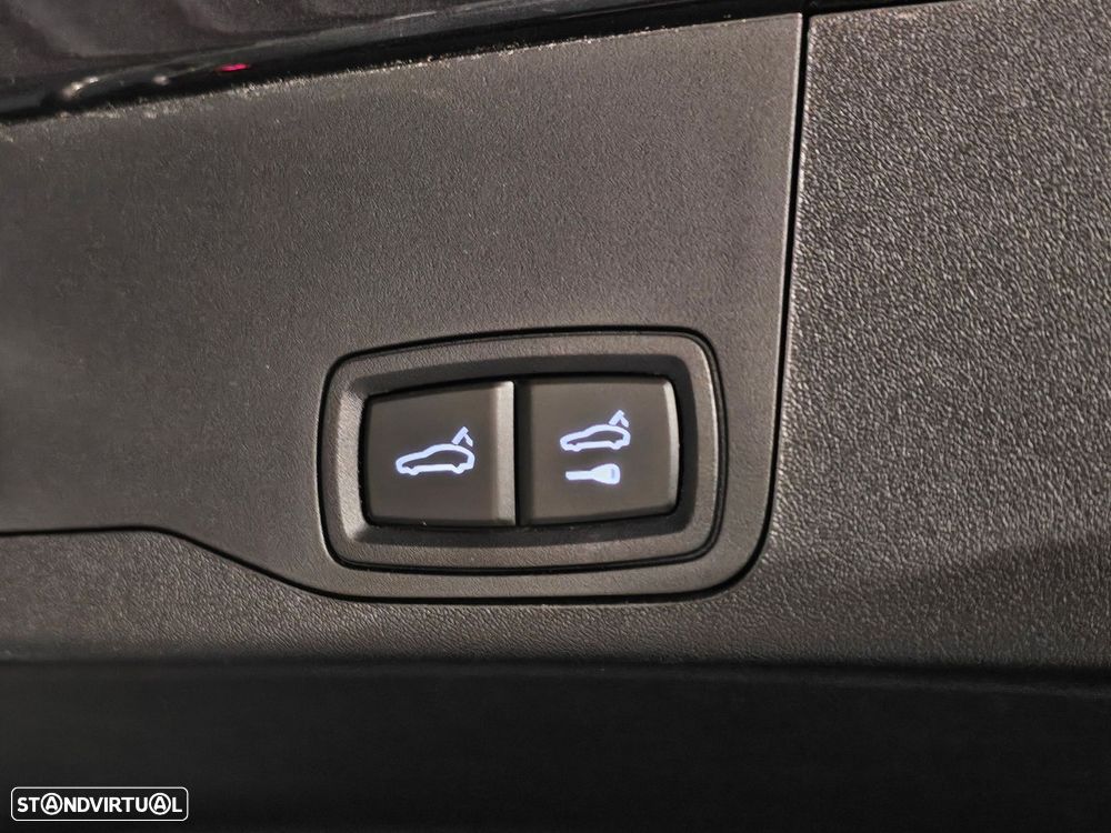 Porsche Taycan Cross Turismo 4 - 31