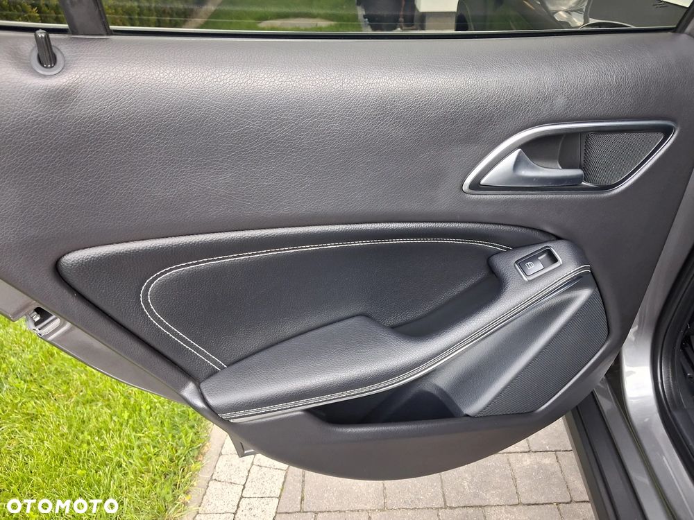 Mercedes-Benz GLA 180 AMG Line - 24