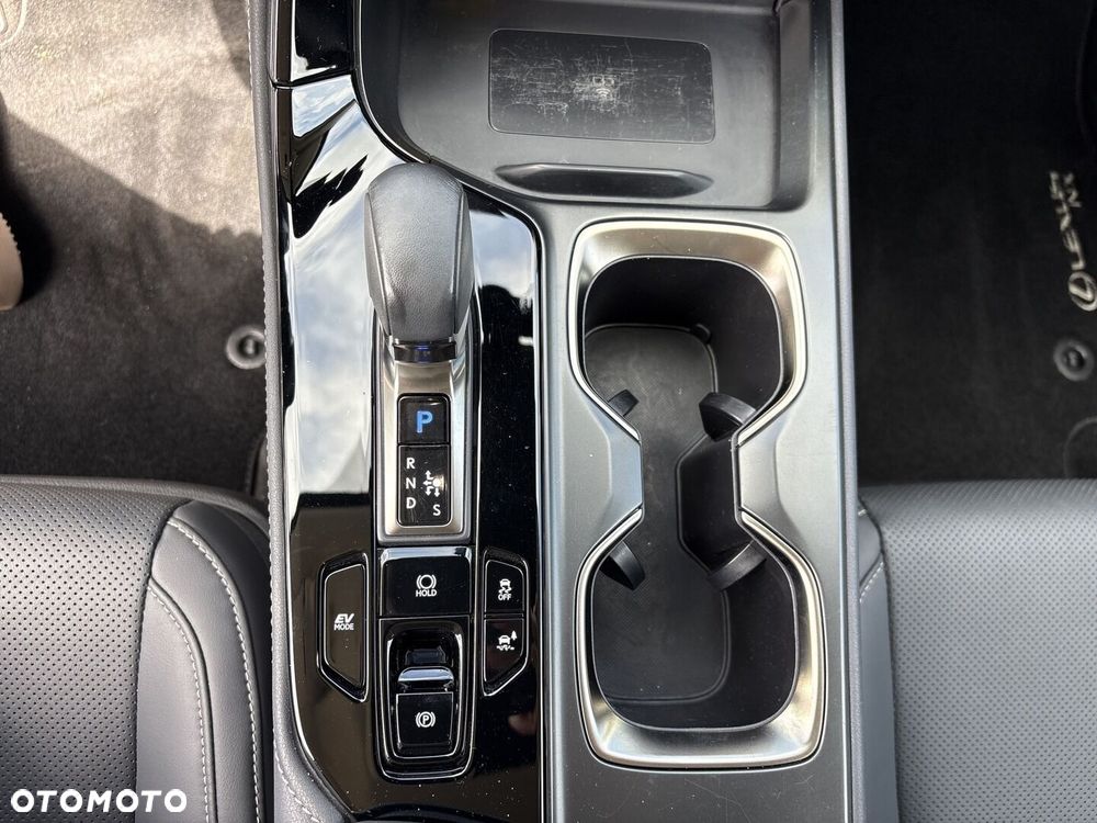 Lexus NX 350h Business AWD - 25