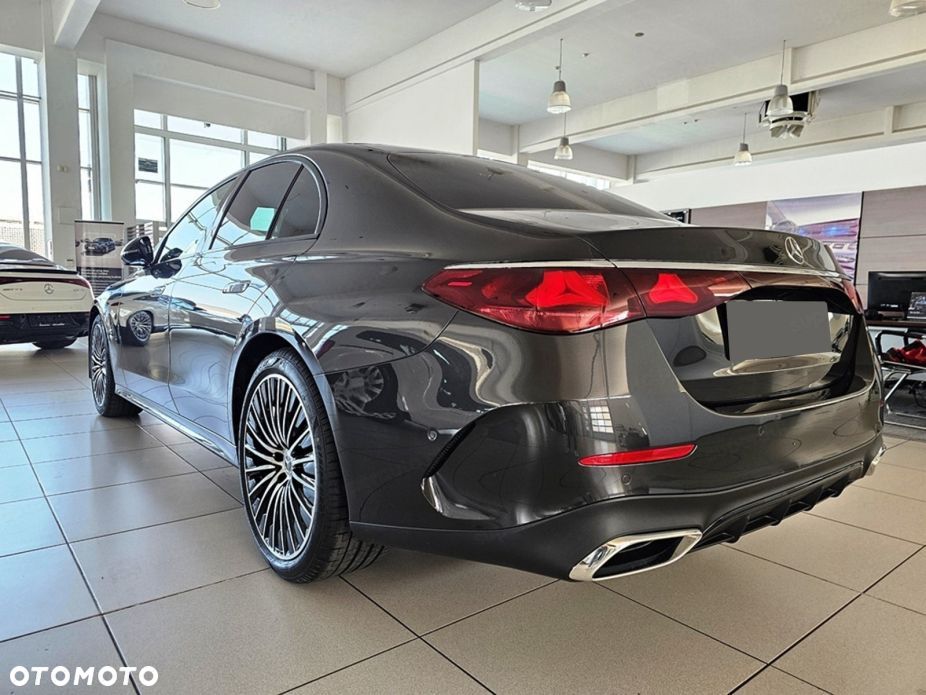 Mercedes-Benz Klasa E 200 mHEV 4-Matic AMG 9G-Tronic - 4