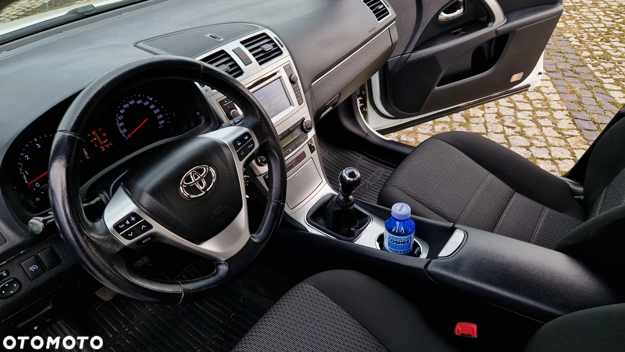 Toyota Avensis 2.0 D-4D Premium - 22