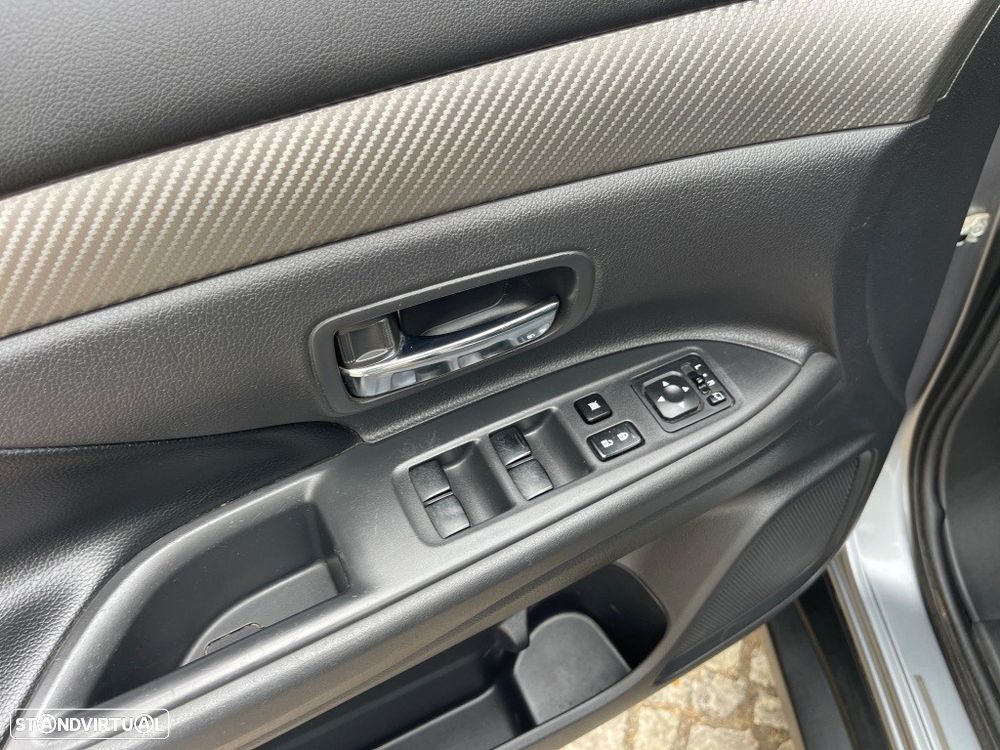 Mitsubishi Outlander 2.2 DI-D Instyle - 25