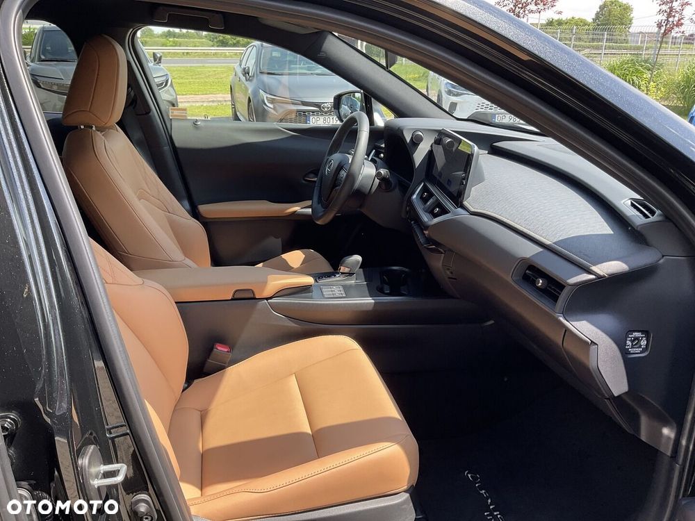 Lexus UX 300h F Sport Design - 9