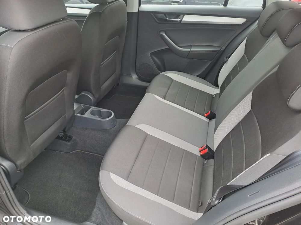 Skoda RAPID 1.0 TSI DSG Active - 21