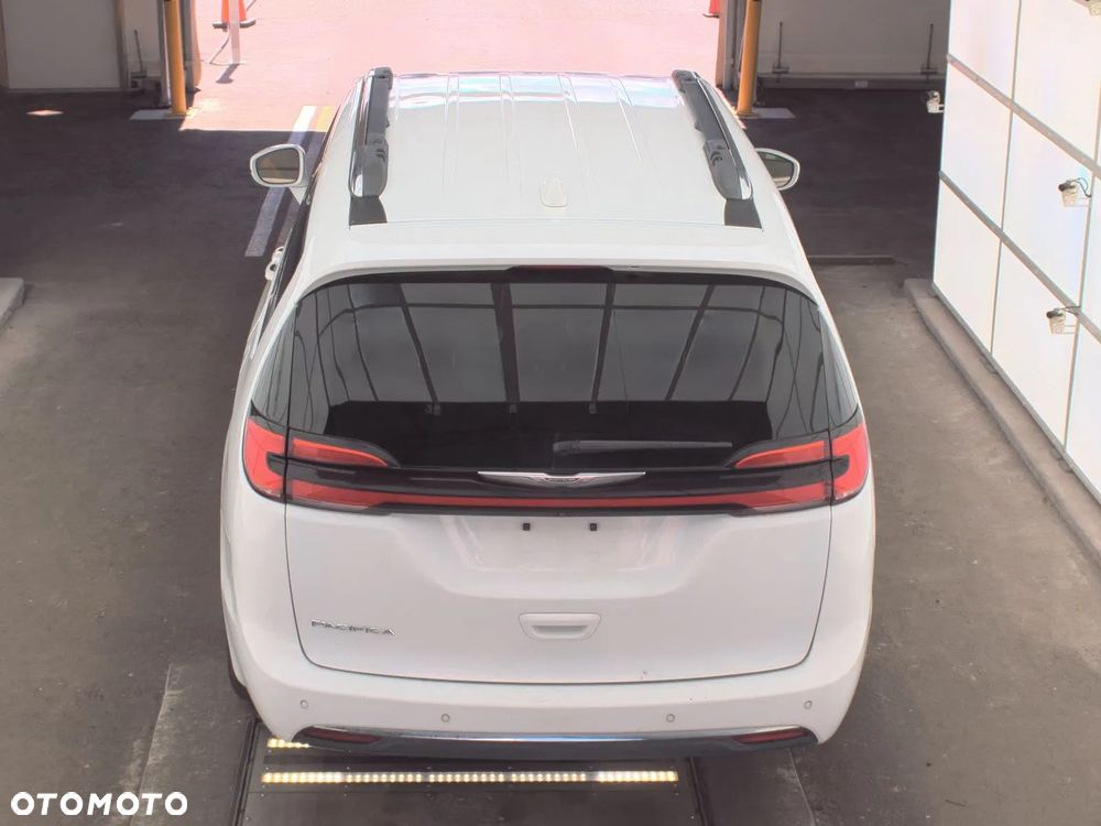 Chrysler Pacifica - 5