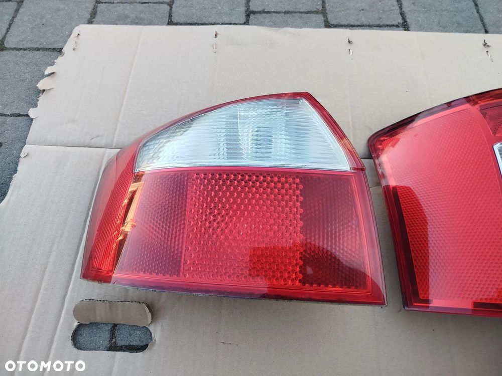 Audi A4 B6  sedan lampa tylna lewa - 2