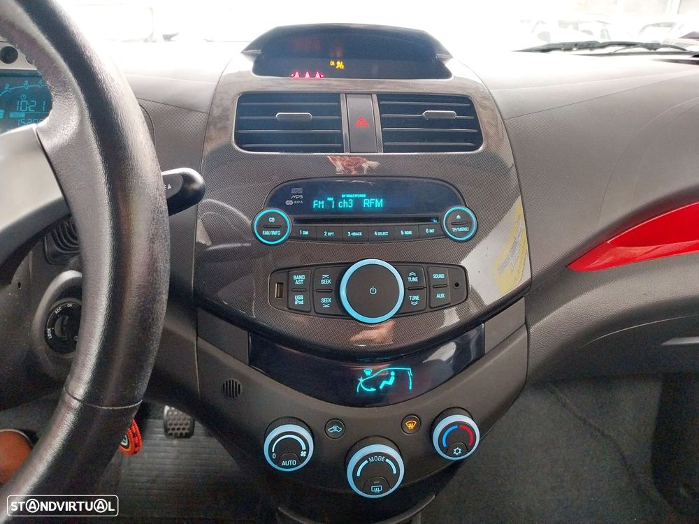 Chevrolet Spark 1.0 L - 8