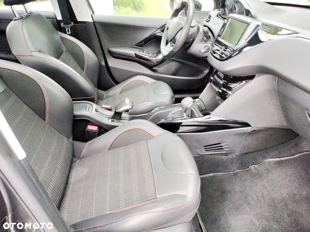 Peugeot 2008 1.2 Pure Tech Style S&S EAT6 - 19
