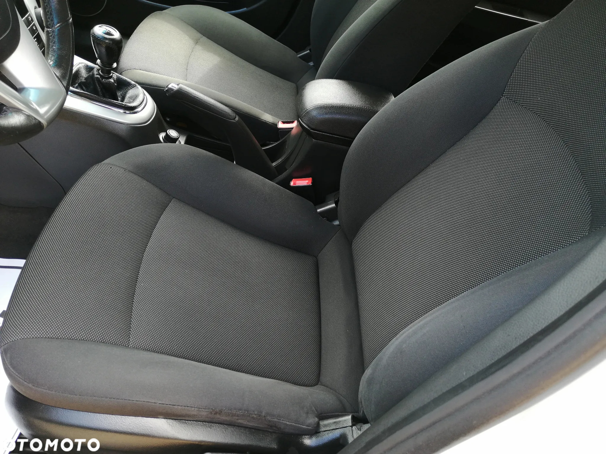 Chevrolet Cruze Station Wagon 1.6 LS - 26