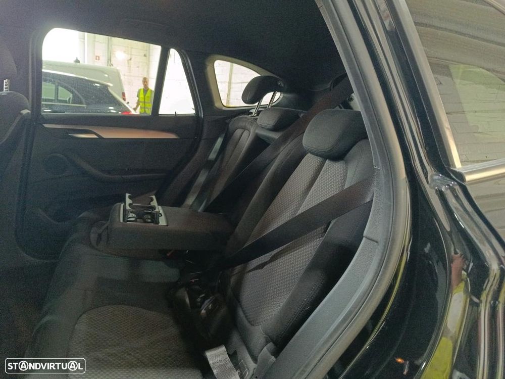 BMW X1 25 e xDrive Corporate Edition - 9