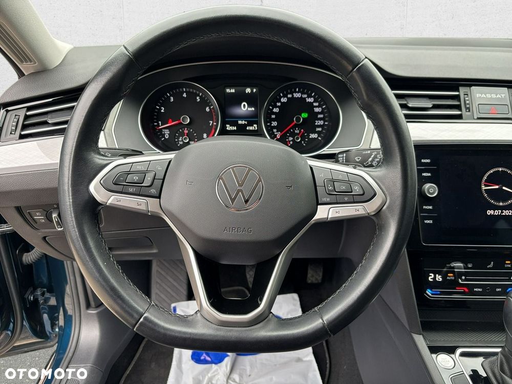 Volkswagen Passat - 16