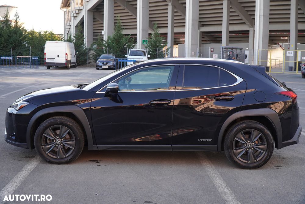 Lexus UX 250h FWD Business - 11
