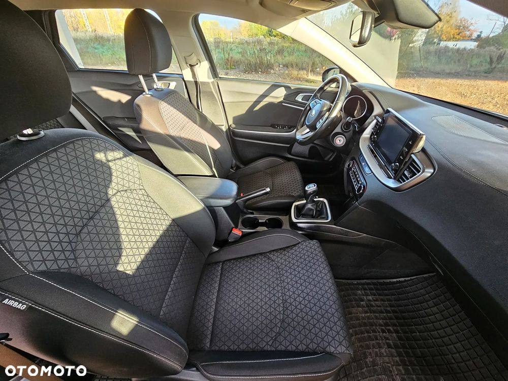 Kia Ceed - 13