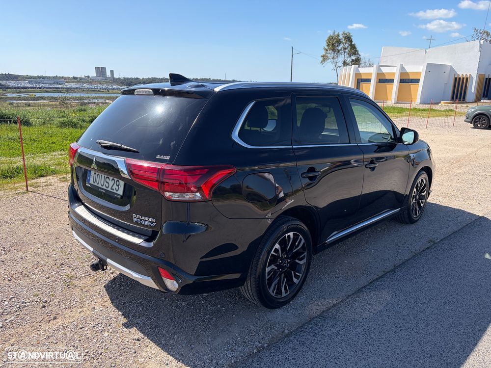 Mitsubishi Outlander - 4