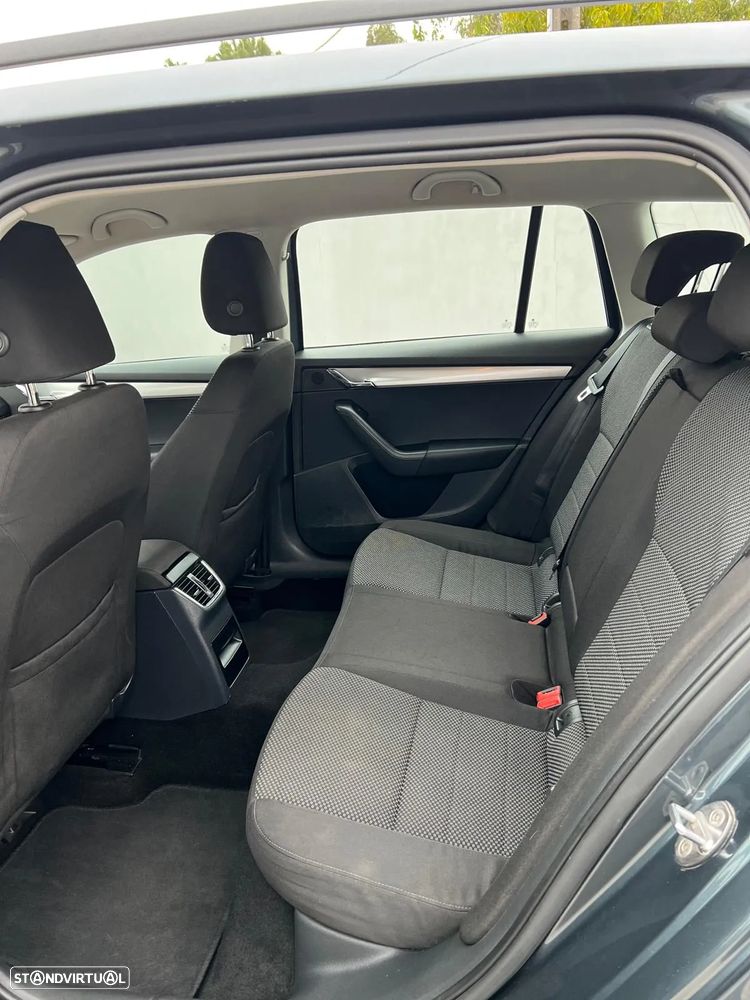 Skoda Octavia Break 1.6 TDi Ambition DSG - 10
