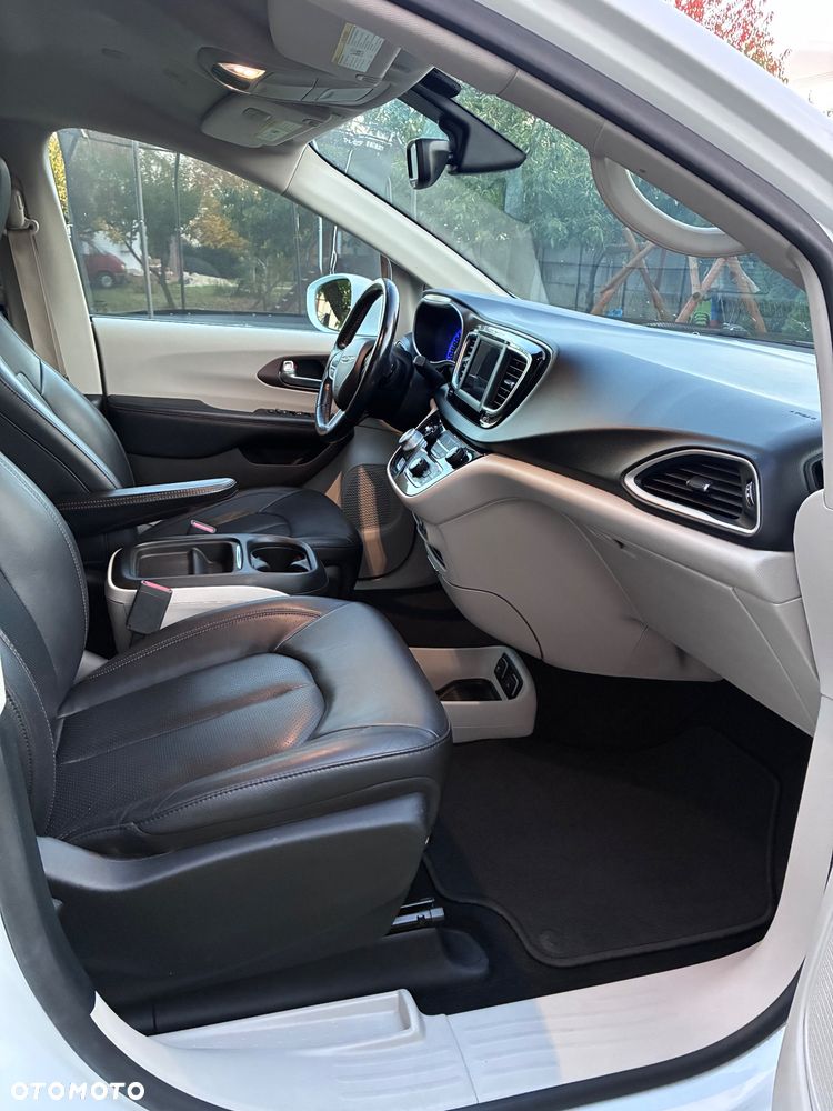 Chrysler Pacifica - 20