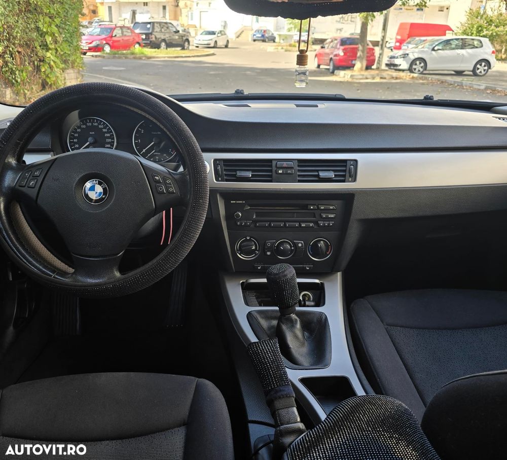BMW Seria 3 318i - 5