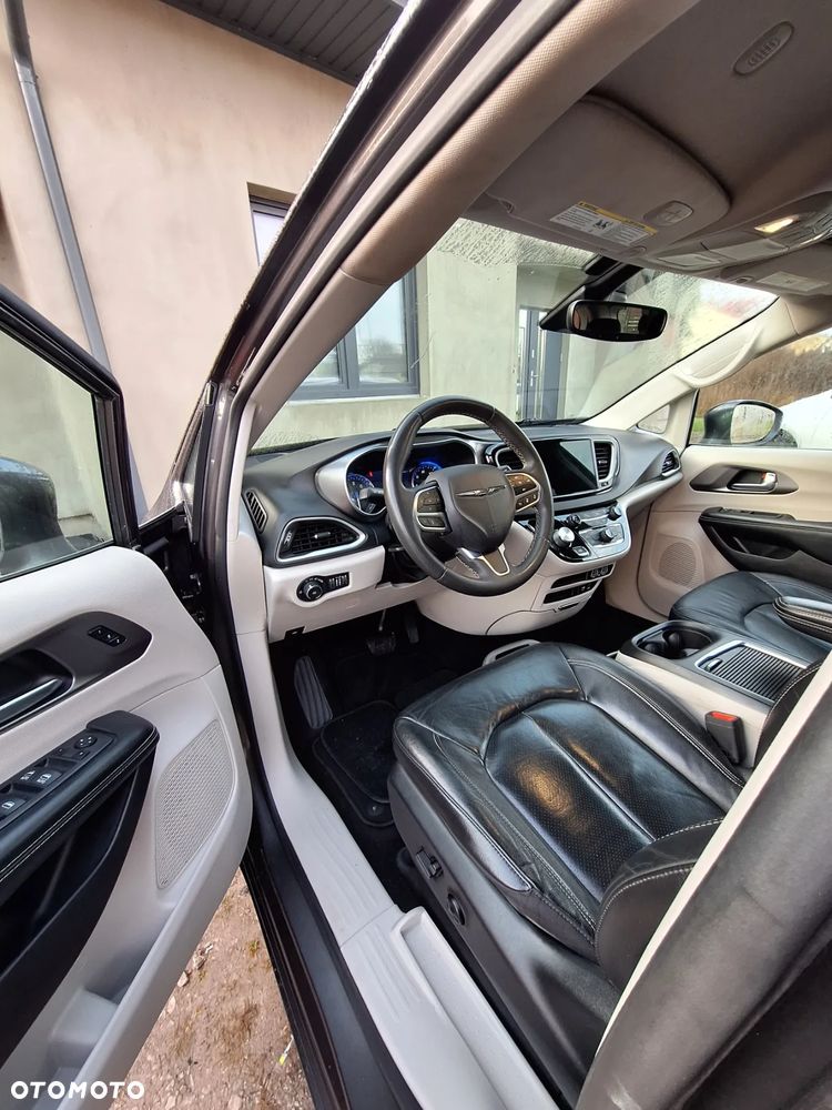 Chrysler Pacifica - 22