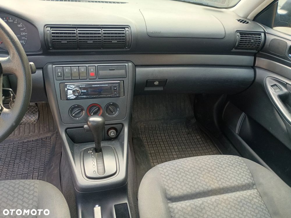 Audi A4 Limousine 1.8 - 25