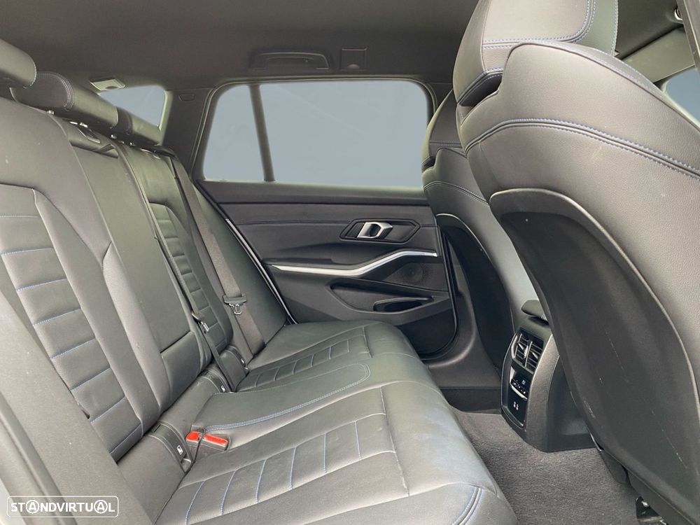 BMW 330 e Pack Desportivo M Auto - 19