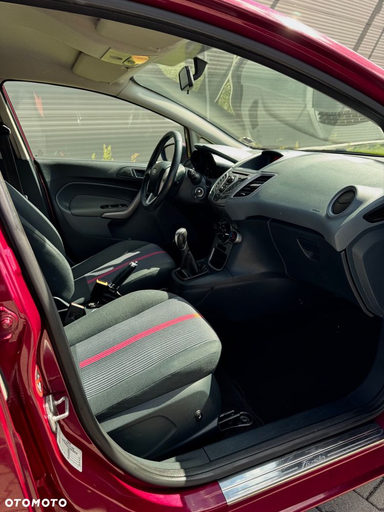 Ford Fiesta 1.25 Celebration - 12
