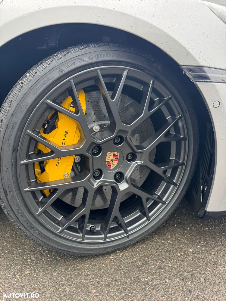 Porsche 911 4 GTS PDK - 4