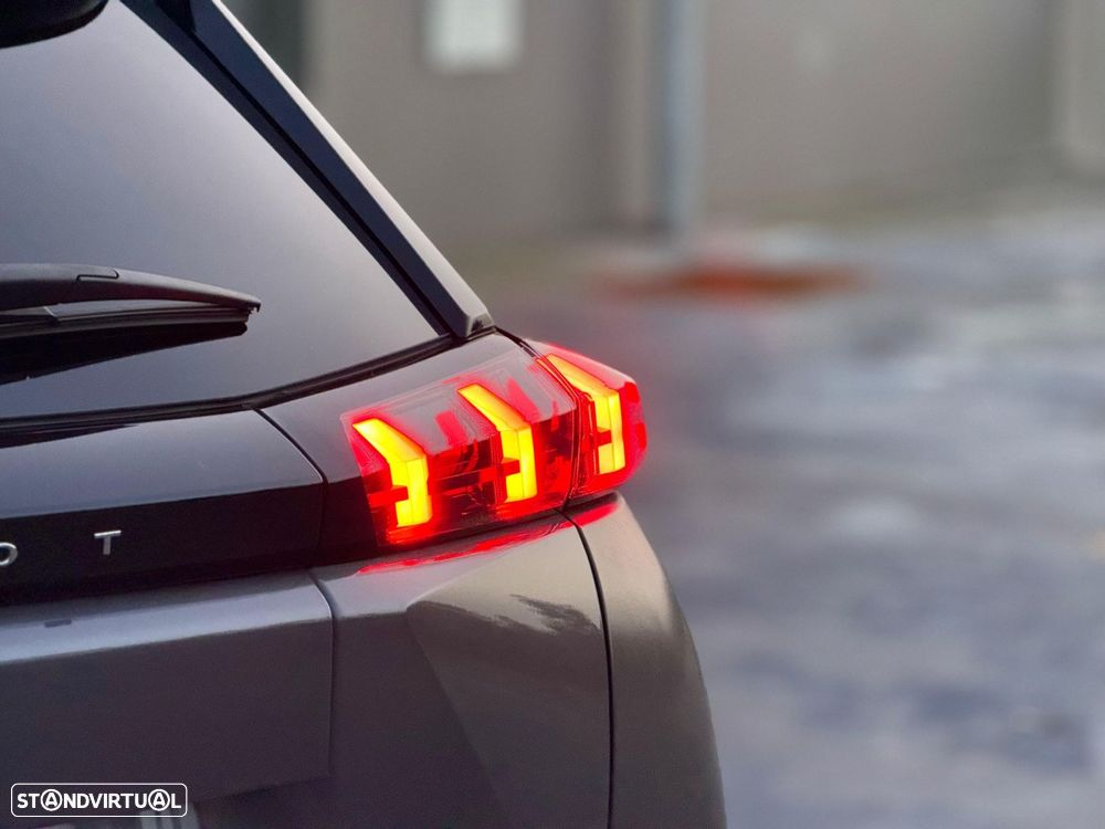 Peugeot 2008 1.2 PureTech Allure EAT8 - 25