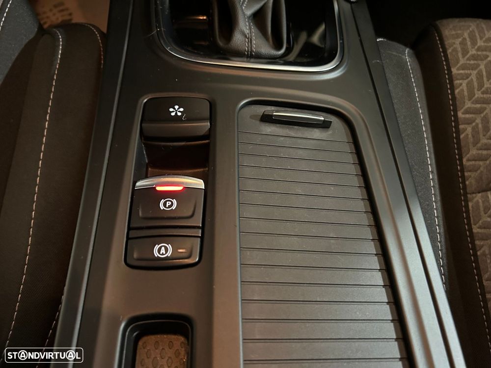 Renault Mégane Sport Tourer 1.6 E-Tech Plug-In Limited - 32