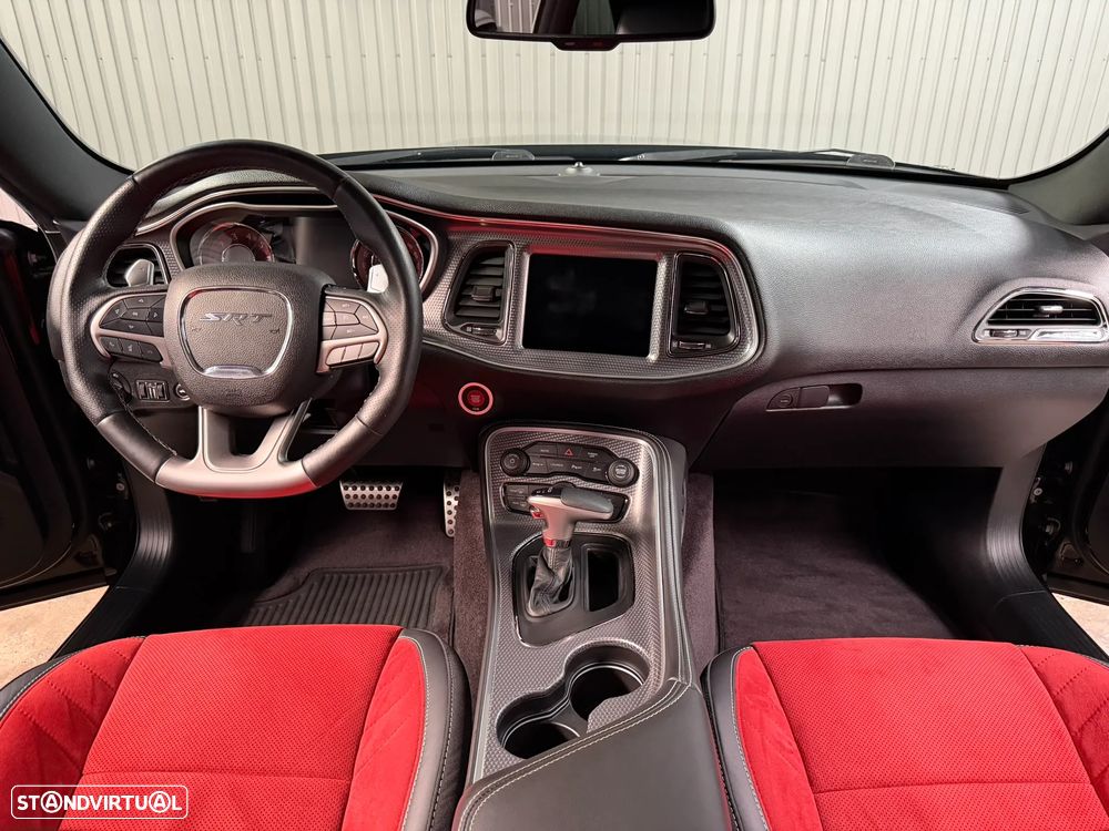 Dodge Challenger Auto SRT Hellcat - 33