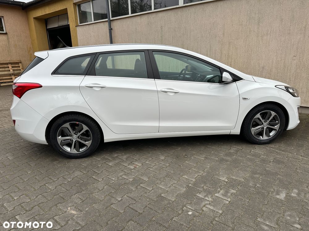 Hyundai i30 blue Kombi 1.6 GDi Passion - 8