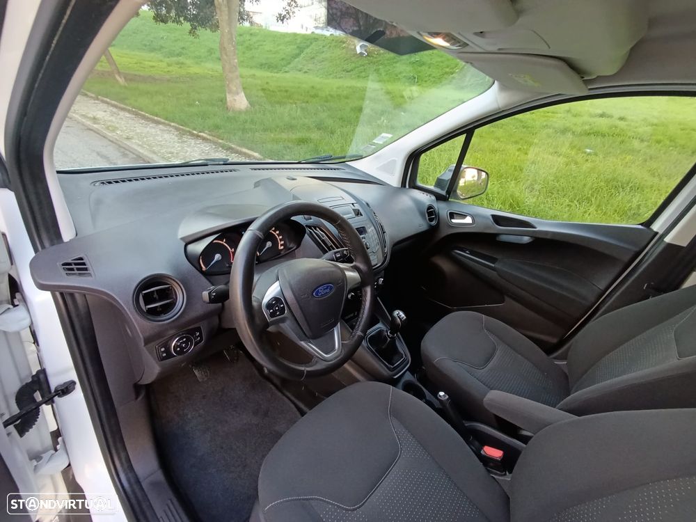 Ford Transit Courier - 12