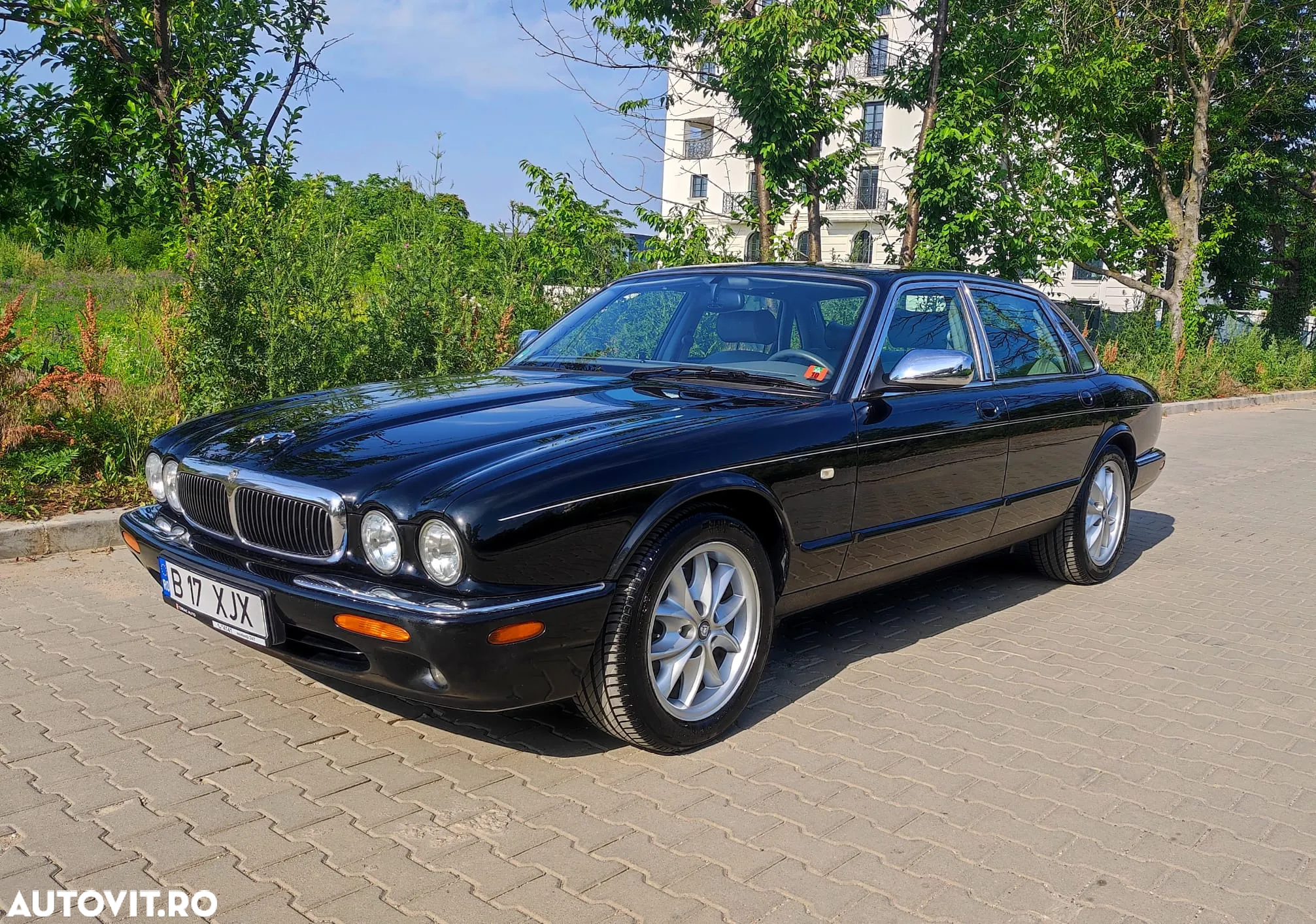 Jaguar XJ - 8